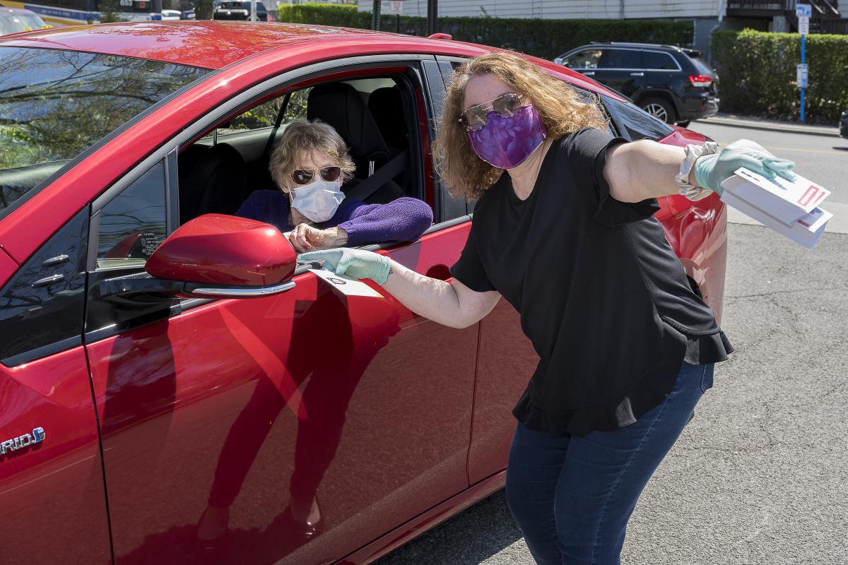 Food Drive with Senator Harckham 10