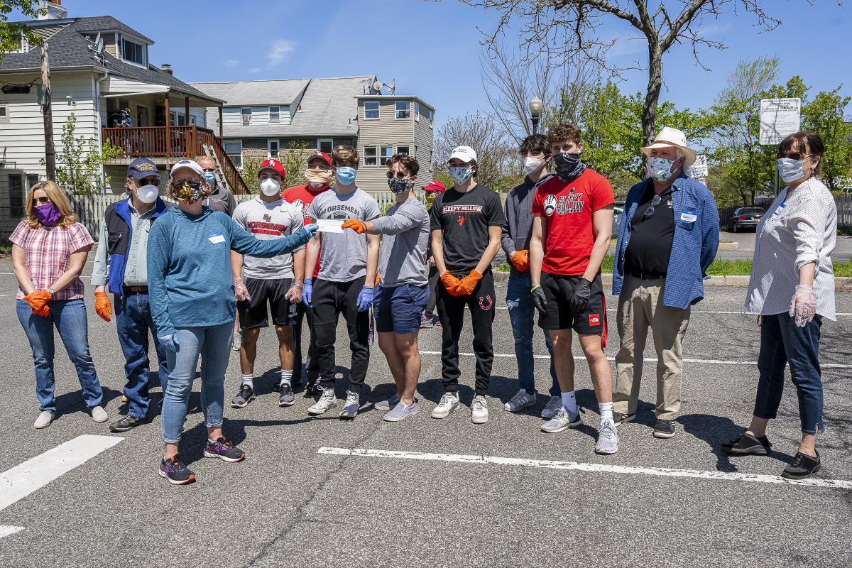 Food Drive with Senator Harckham 07