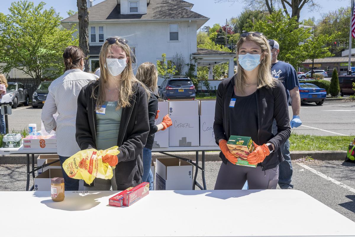 Food Drive with Senator Harckham 03