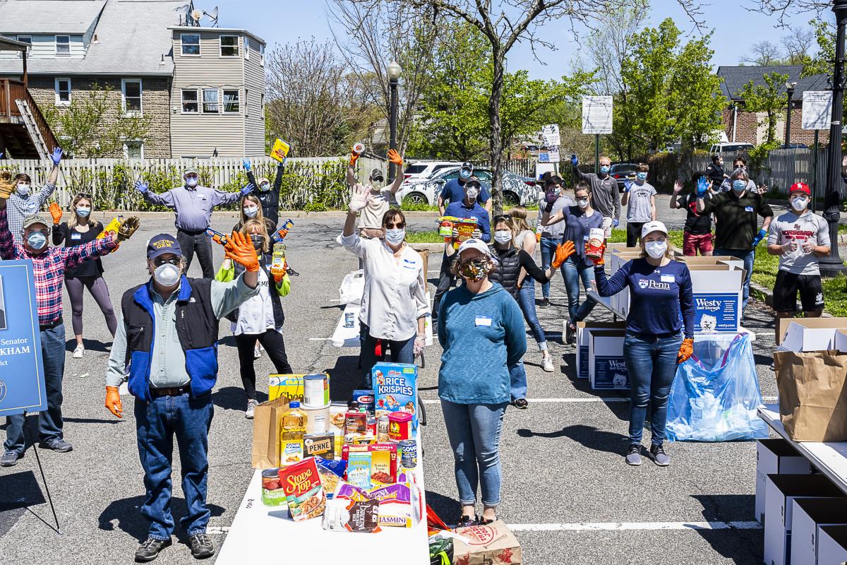 Food Drive with Senator Harckham 01