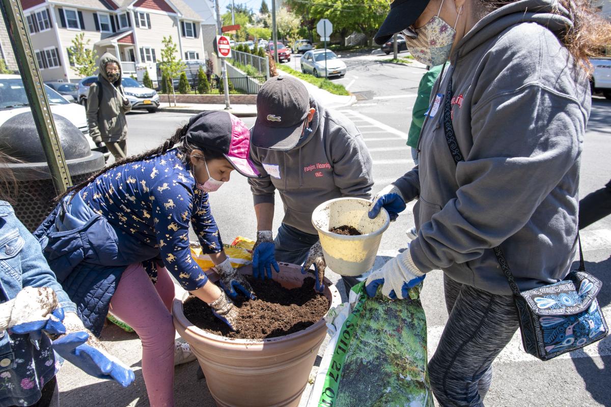 2021 Clean up & Plantings Day 16